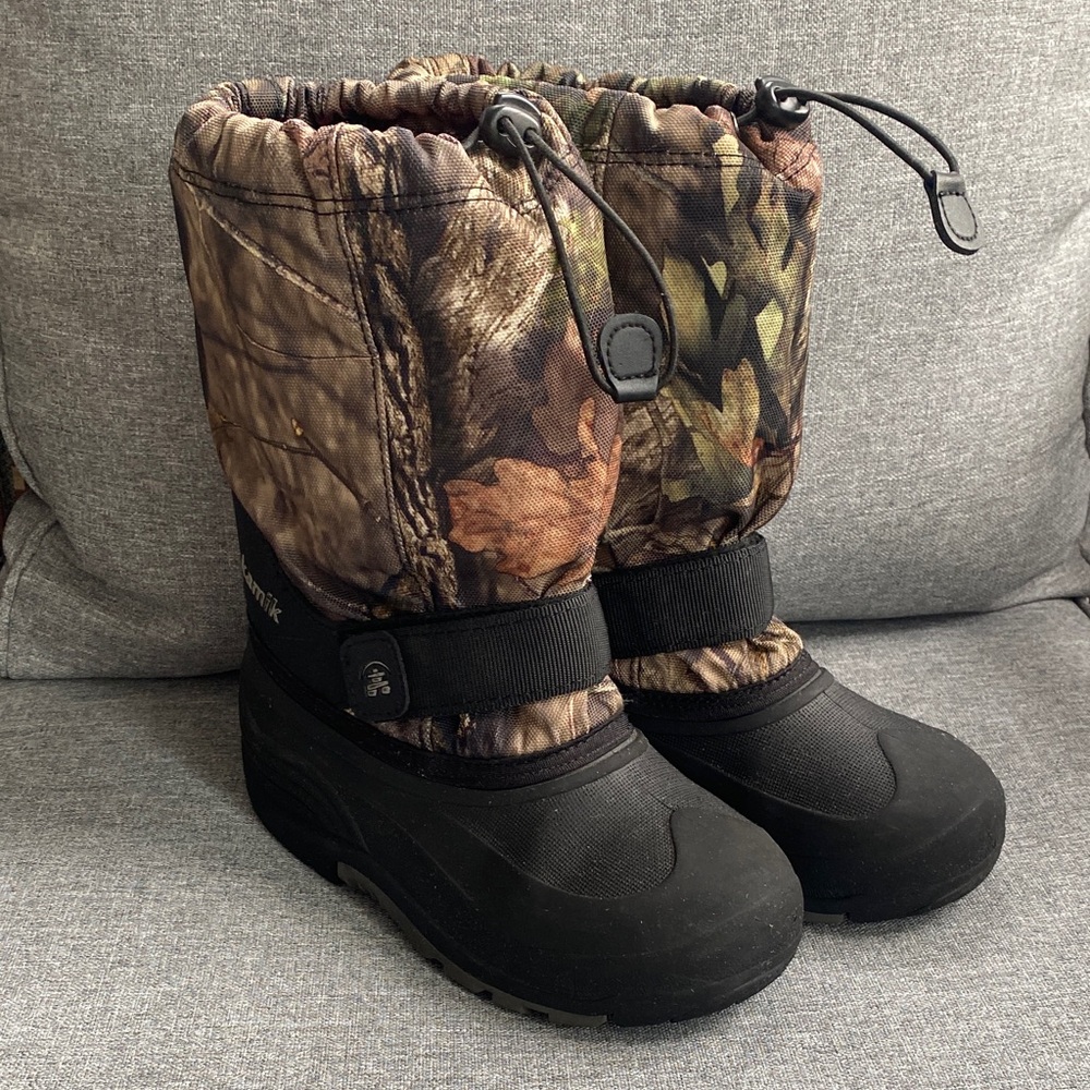 Kamik boys Camouflage Winter Boots. Rain/Snow Size 4